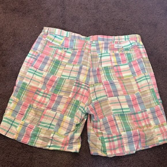 9" inseam Vineyard Vines shorts - Picture 3 of 5